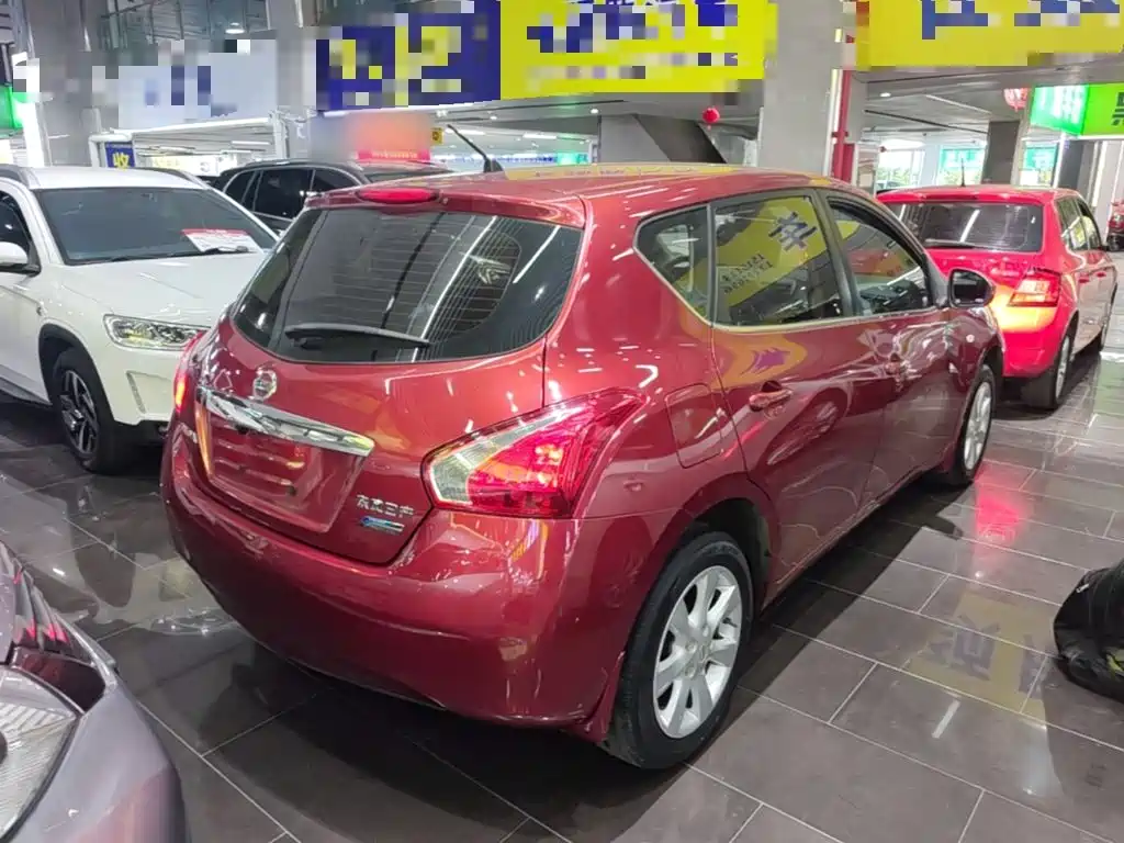 Nissan Tiida 2015