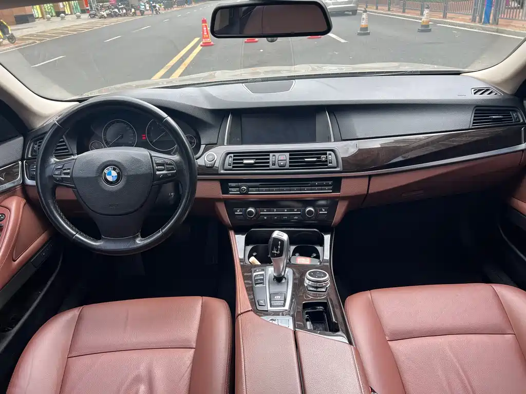 BMW 5 Series 2016 — фото 12
