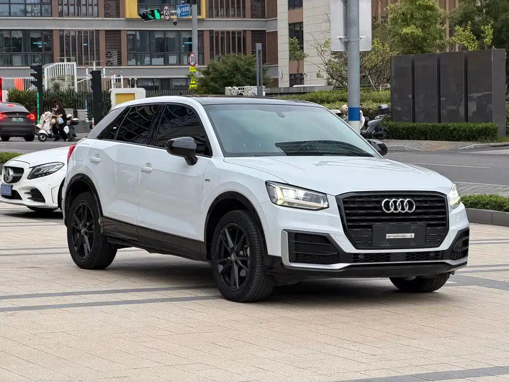 Audi Q2L 2019 — фото 3