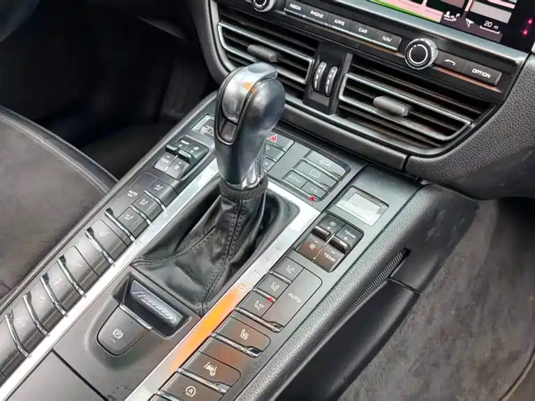 Porsche Macan 2018 — фото 12