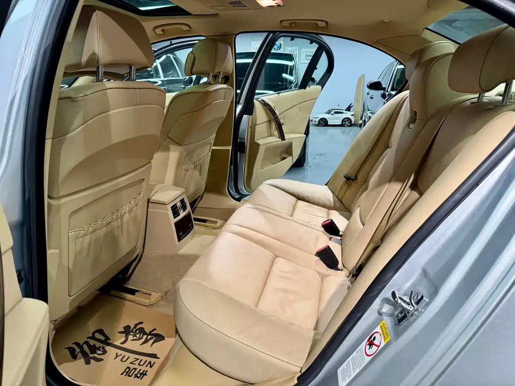 BMW 5 Series 2005 — фото 11