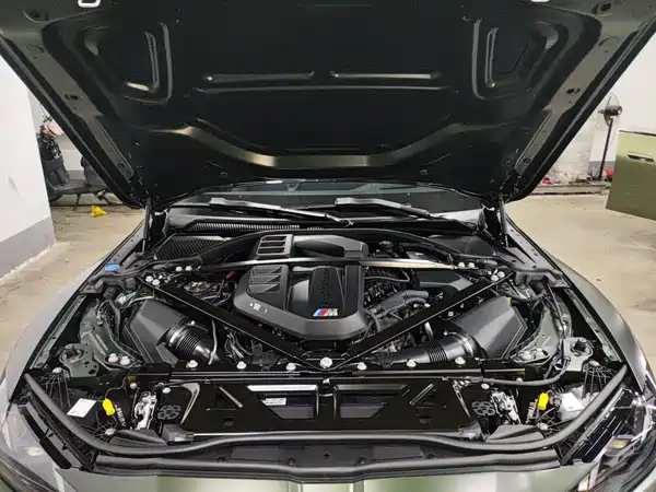 BMW M4 2025