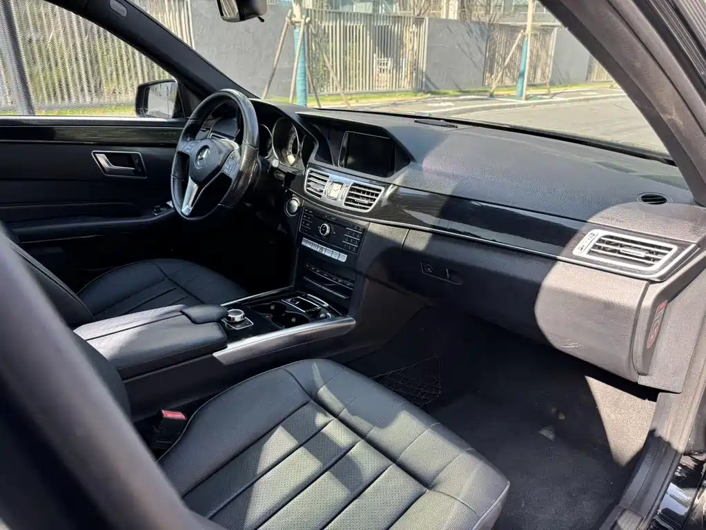 Mercedes-Benz E-Class 2015 — фото 10