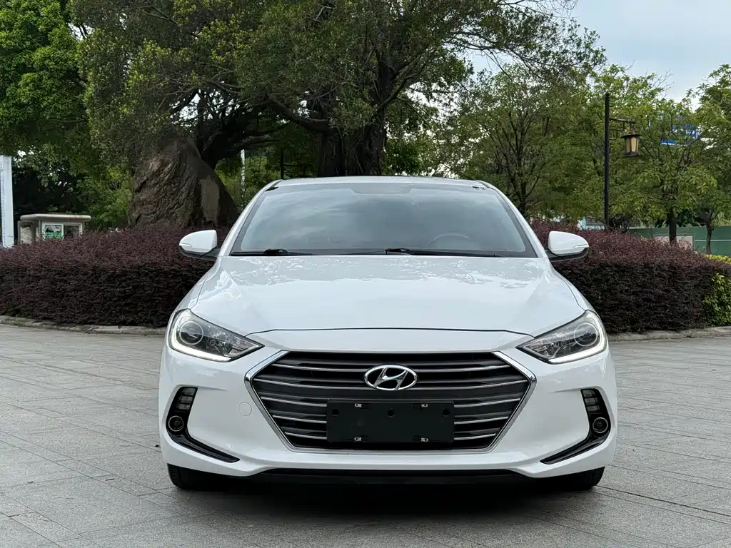 Hyundai Elantra 2019 — фото 2