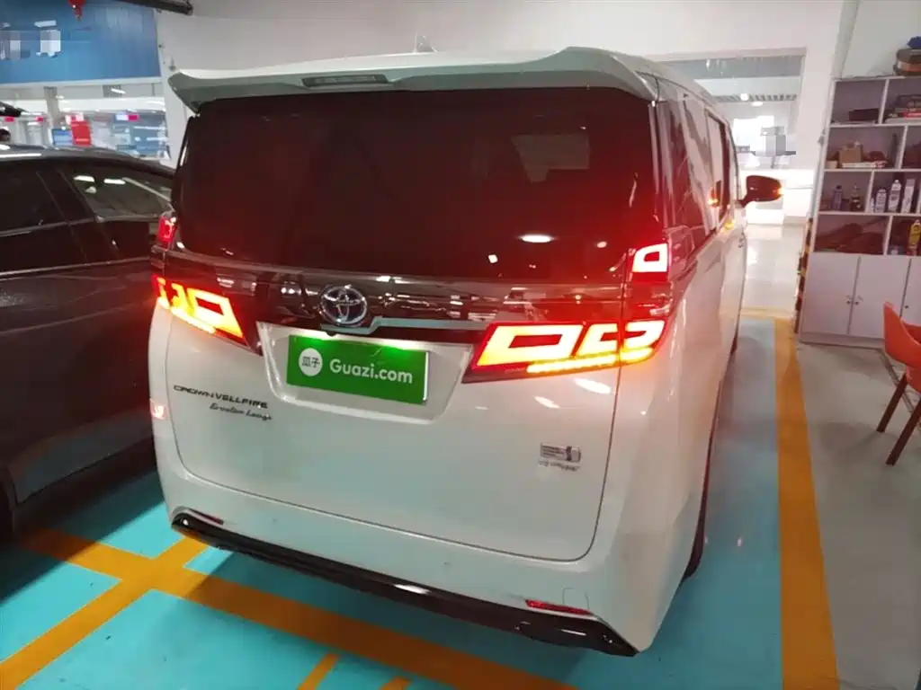 Toyota Vellfire 2022 — фото 7