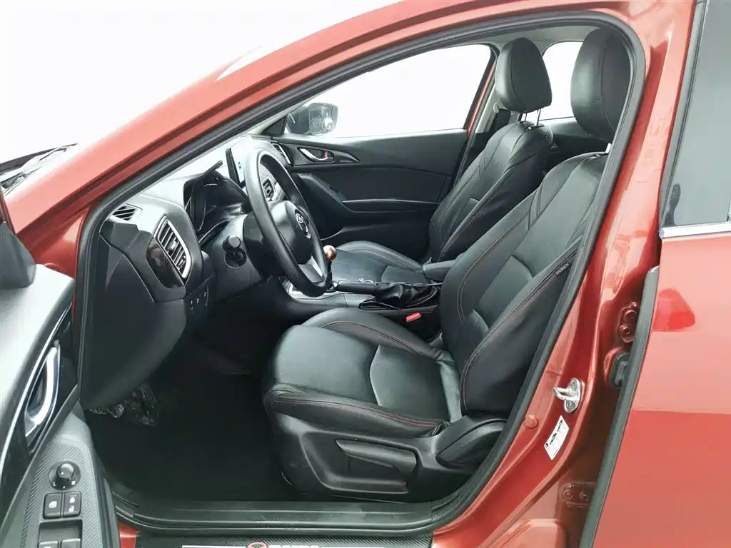 Mazda 3 Axela 2016 — фото 10