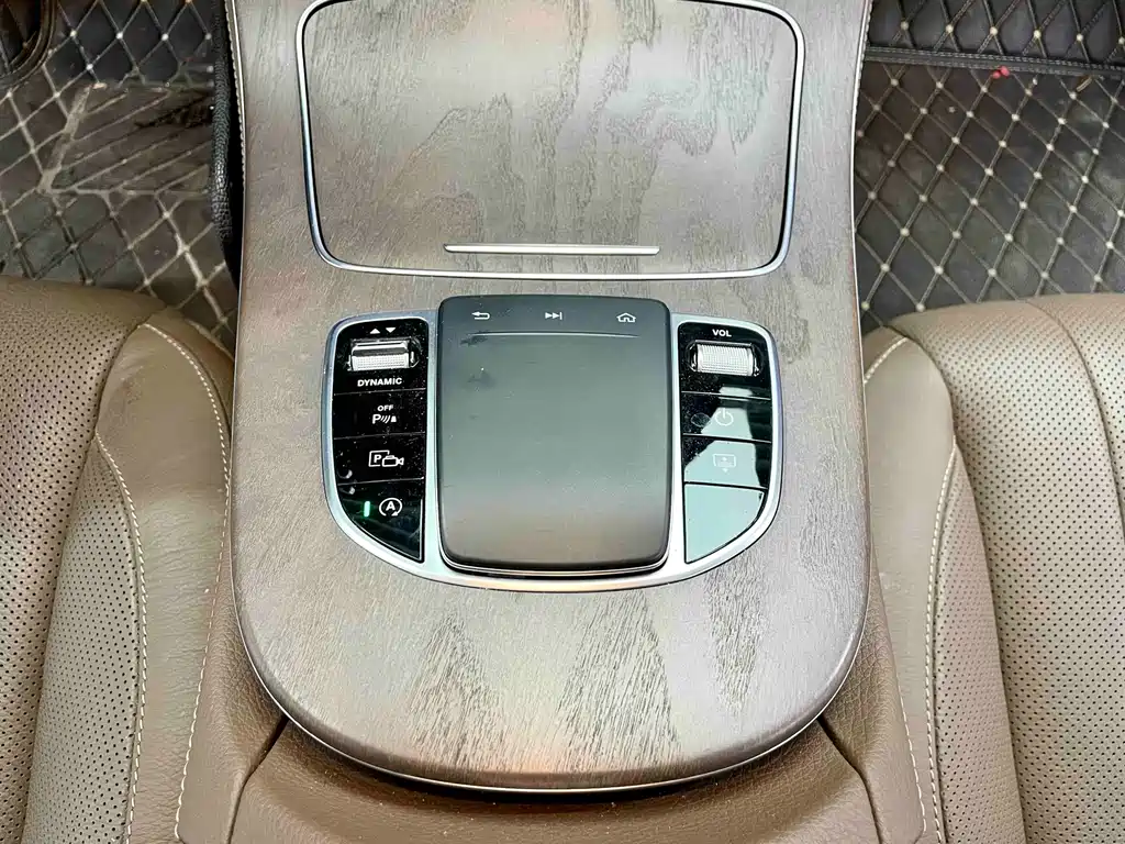 Mercedes-Benz E-Class 2020 — фото 13