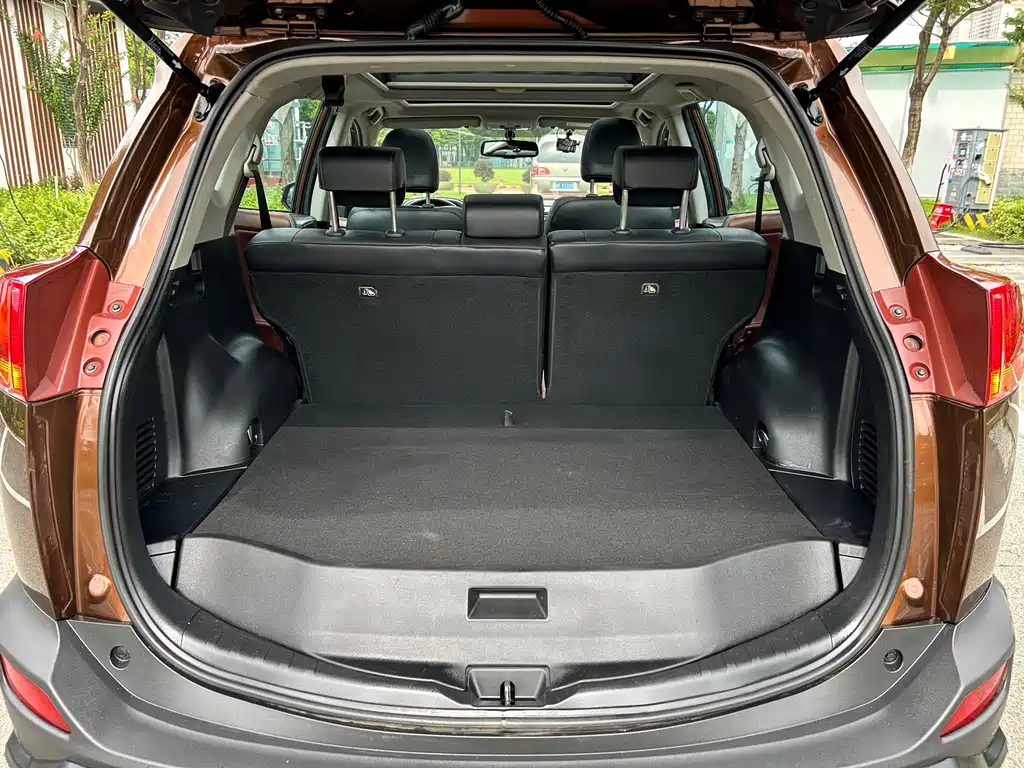 Toyota RAV4 2015 — фото 19