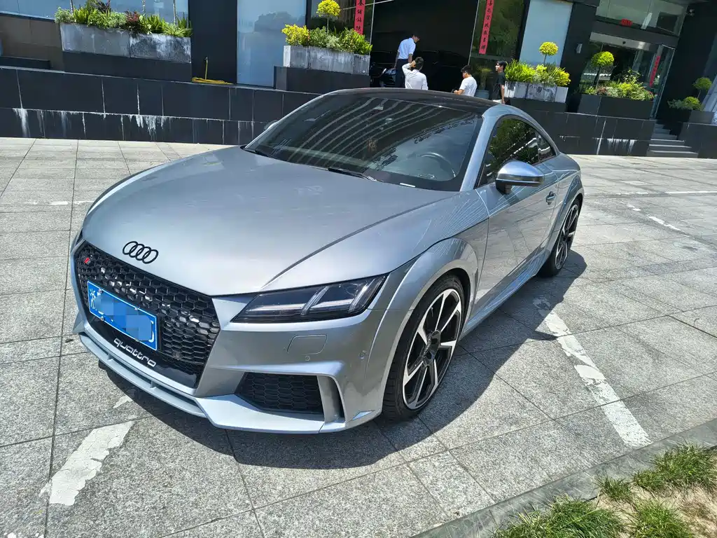 Audi TTS 2018 — фото 1