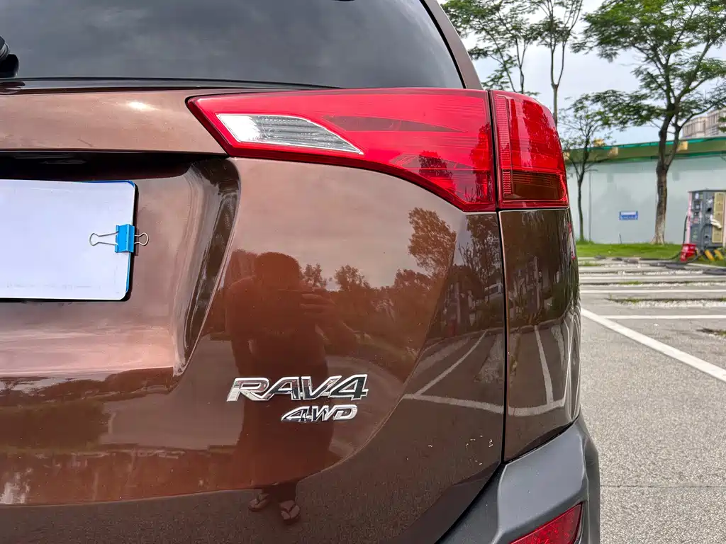 Toyota RAV4 2015 — фото 29