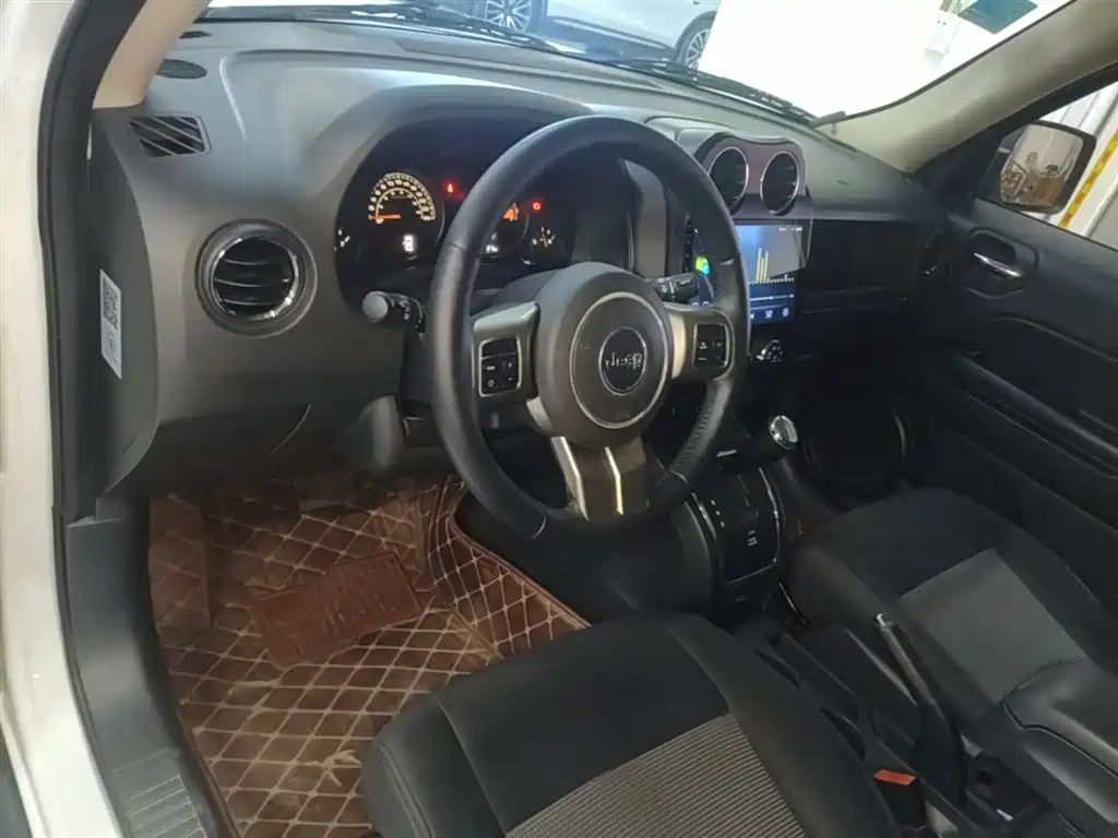 Jeep Patriot 2015 — фото 10