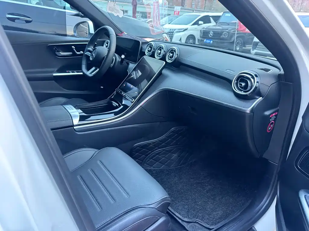 Mercedes-Benz C-Class 2024 — фото 14