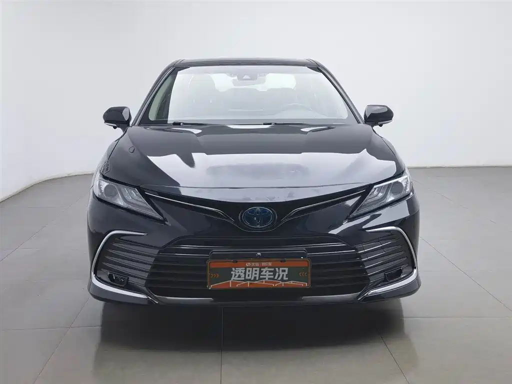Toyota Camry 2023 — фото 3