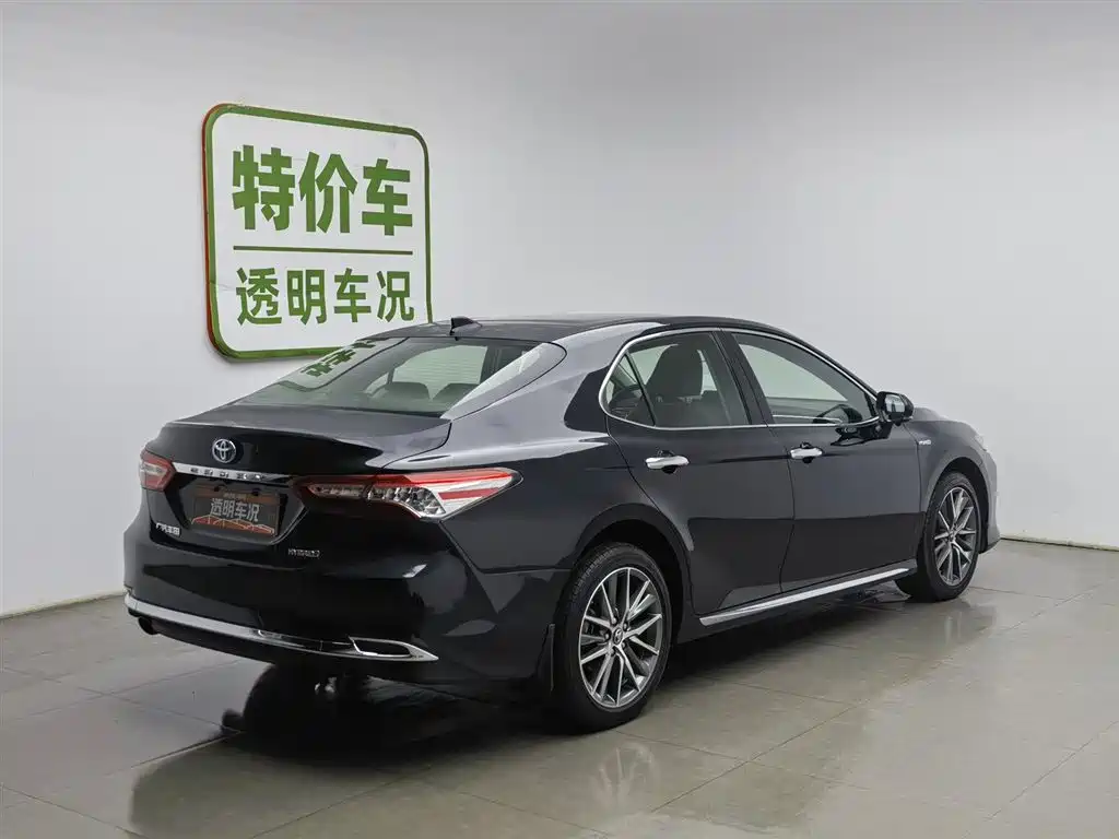 Toyota Camry 2023 — фото 2