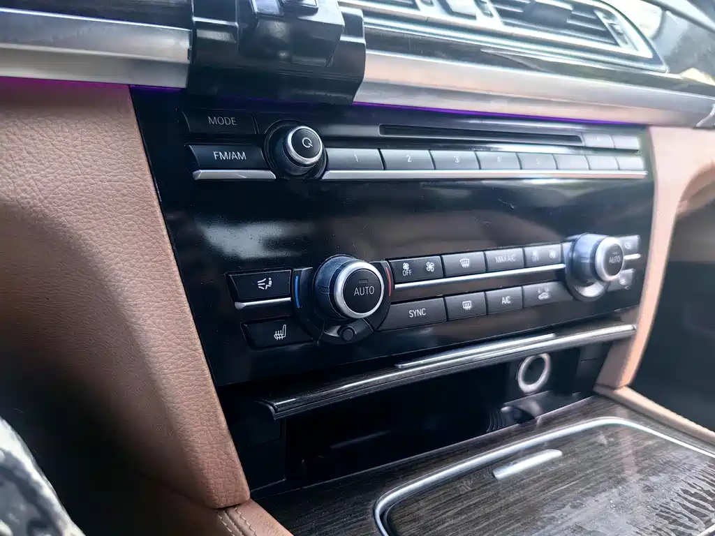 BMW 7 Series 2014 — фото 10