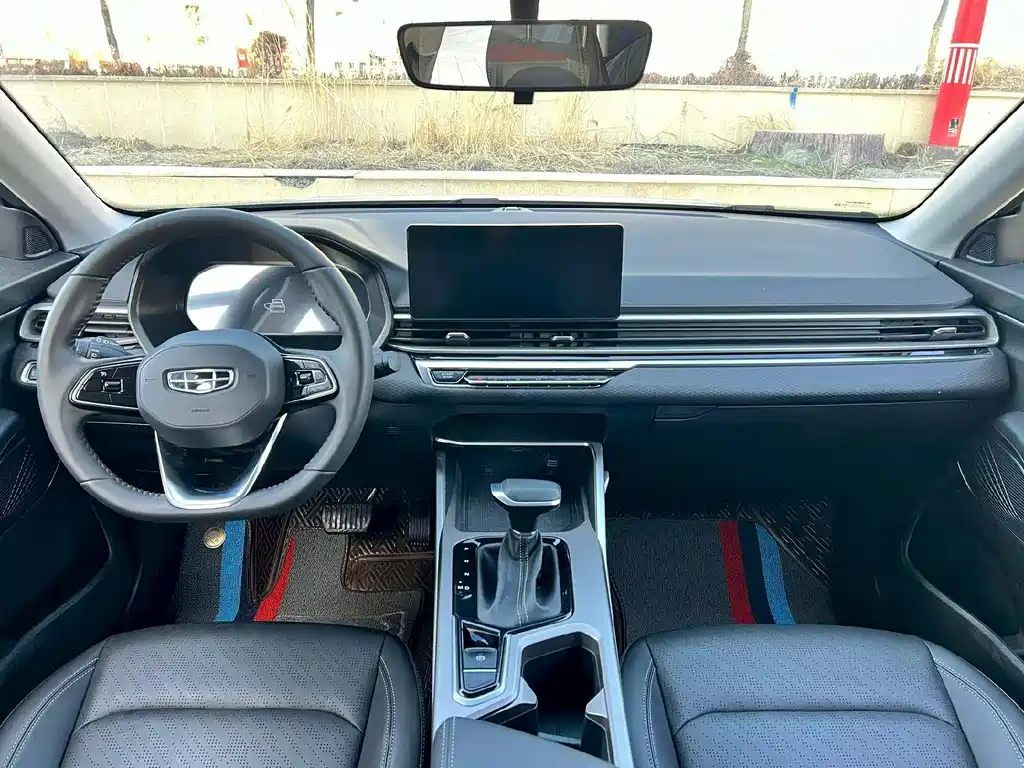 Geely Emgrand 2023