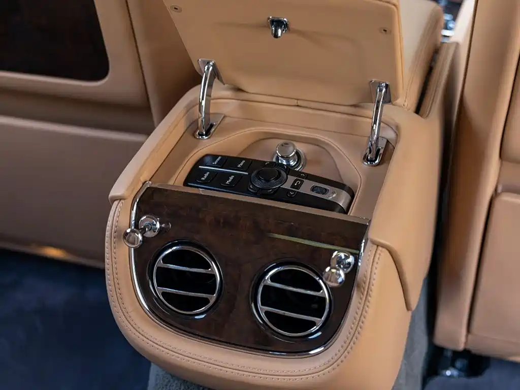 Bentley Mulsanne 2015 — фото 24
