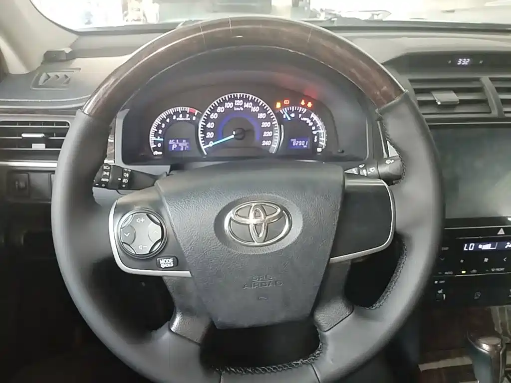 Toyota Camry 2016 — фото 11