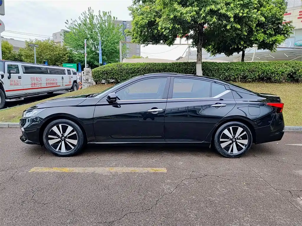 Nissan Teana 2022 — фото 3