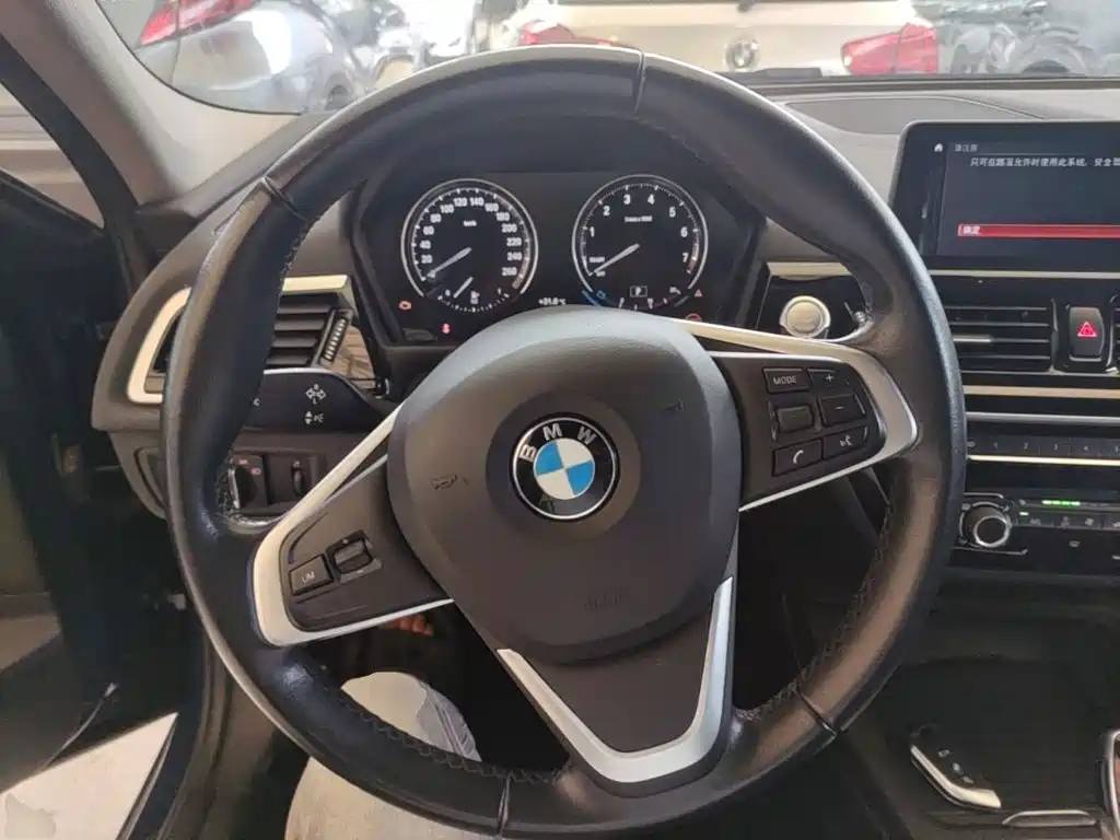 BMW 1 Series 2021 — фото 11
