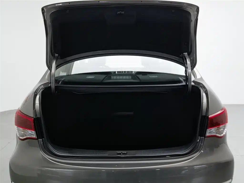 Nissan Sylphy 2018 — фото 16