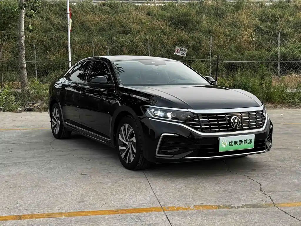 Volkswagen Passat PHEV 2022