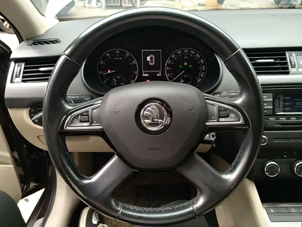 Skoda Octavia 2014 — фото 11