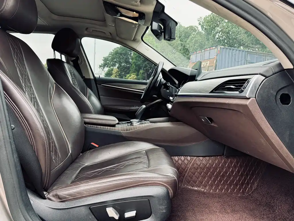 BMW 5 Series 2018 — фото 24