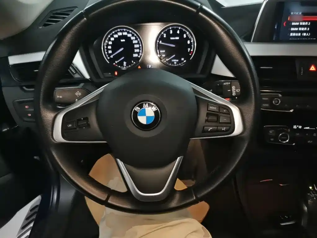 BMW X1 2018 — фото 11