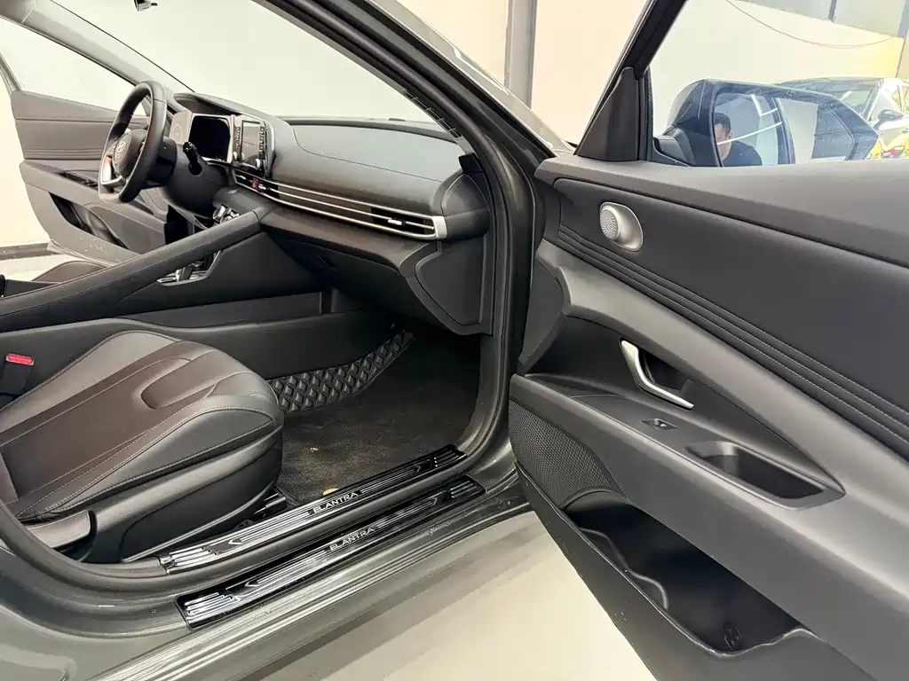 Hyundai Elantra 2023 — фото 14