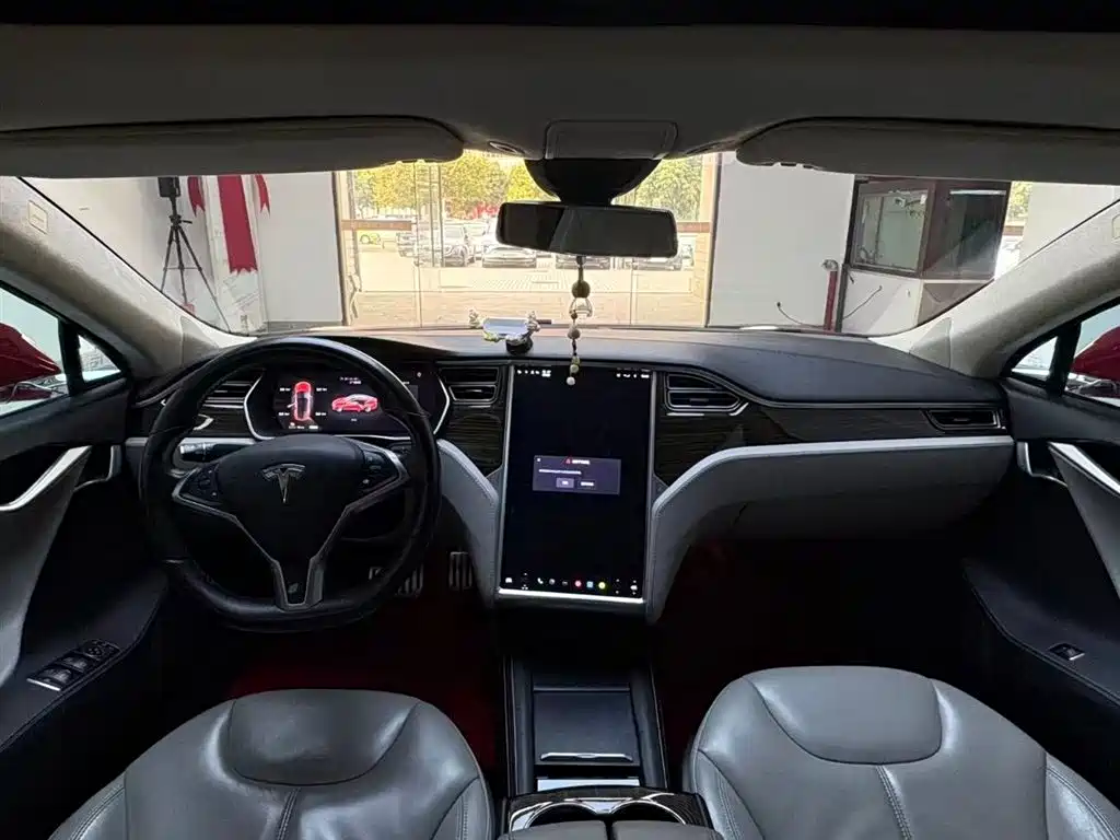 Tesla Model S 2015 — фото 6