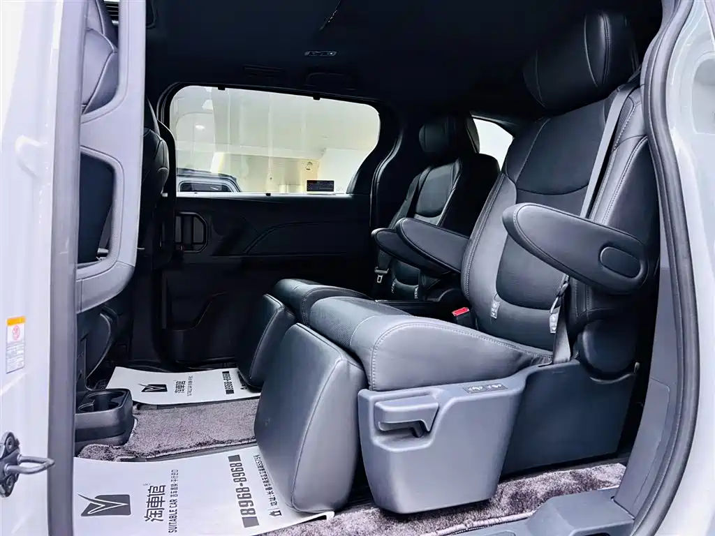 Toyota Sienna 2025 — фото 15