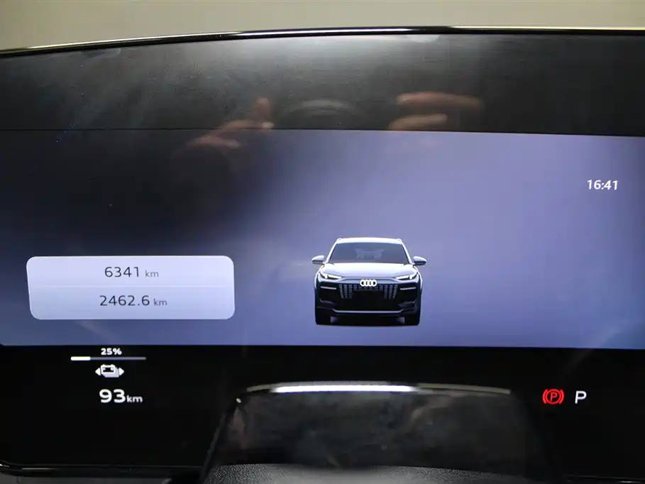 Audi Q6L e-tron 2025 — фото 10