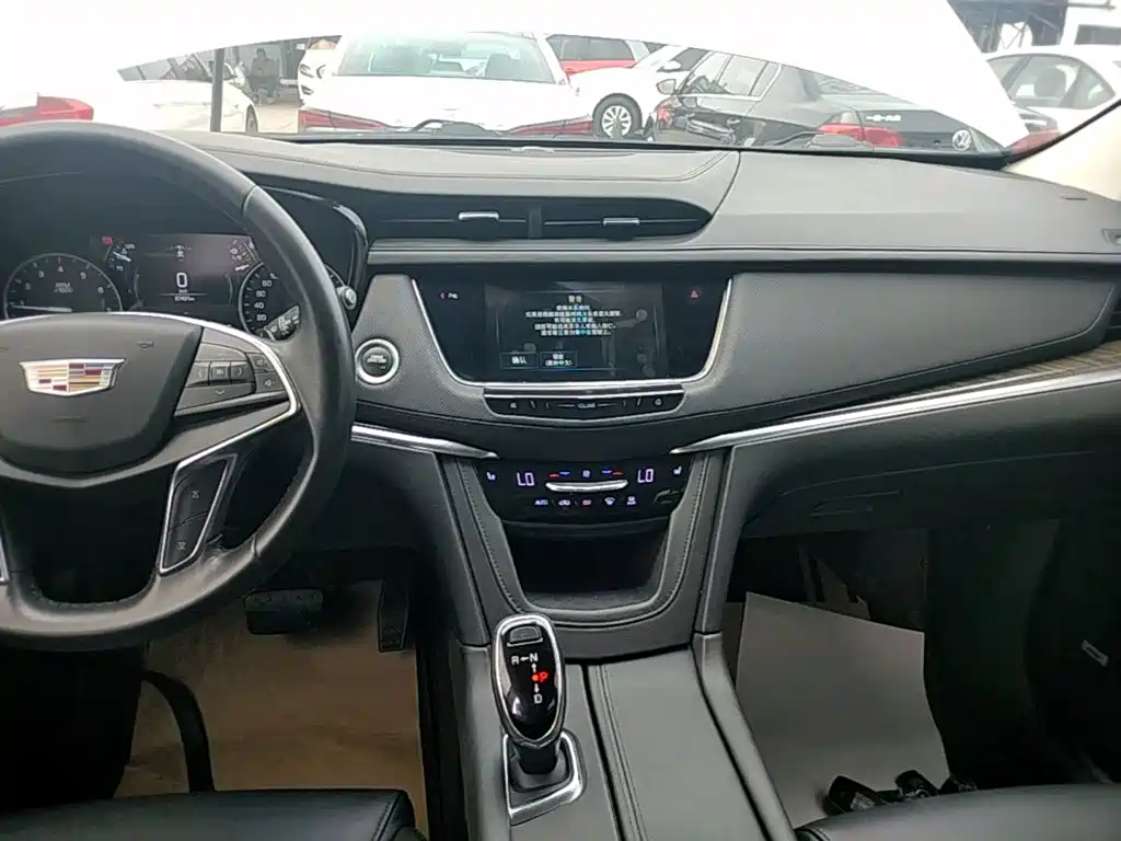 Cadillac XT5 2019 — фото 13