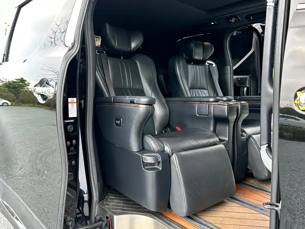 Toyota Alphard 2019 — фото 17