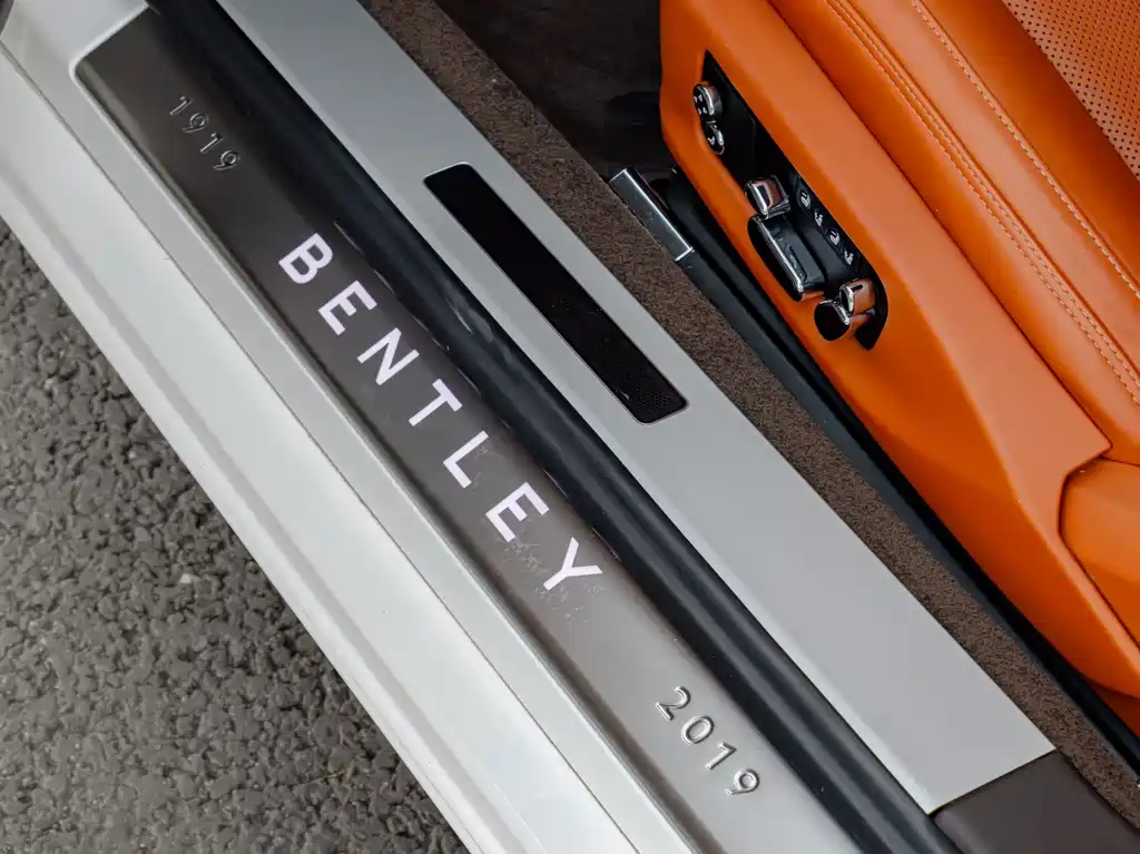 Bentley Continental 2020 — фото 13