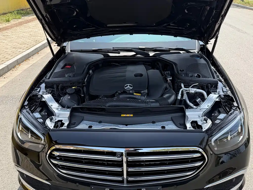 Mercedes-Benz E-Class 2023 — фото 18