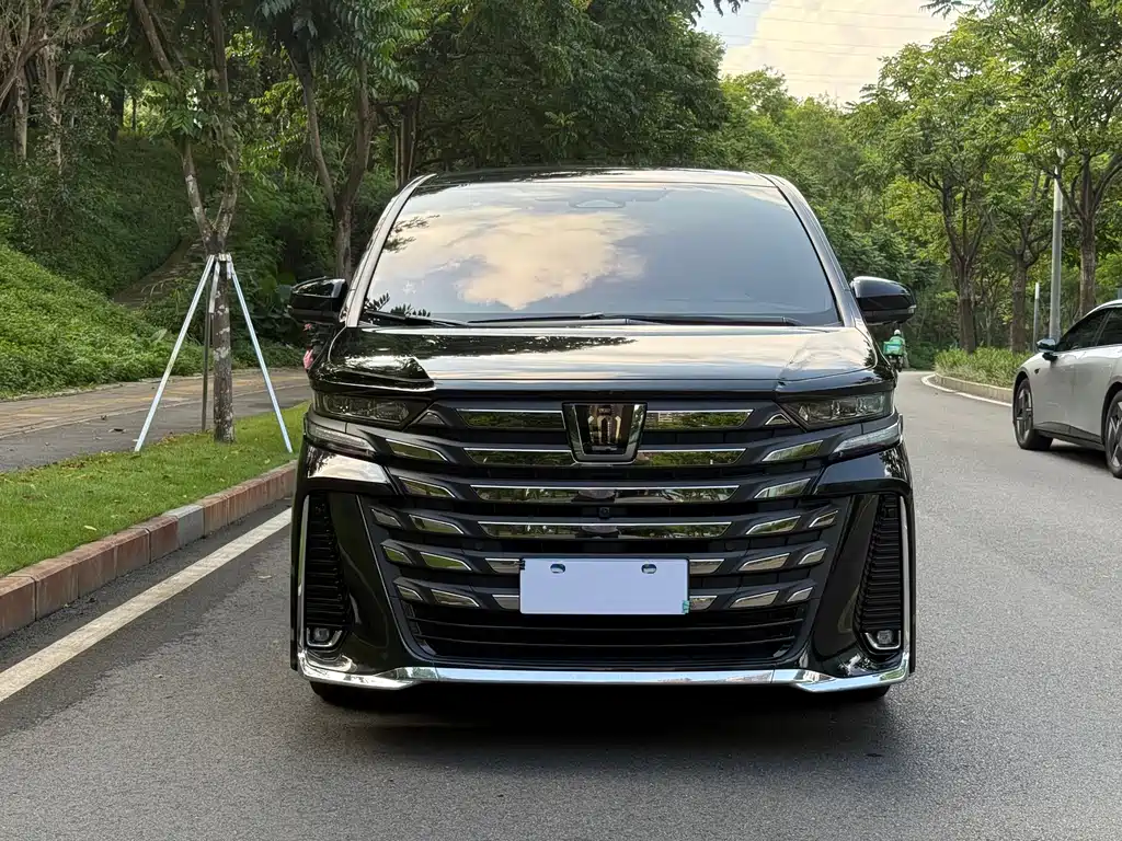 Toyota Vellfire 2024