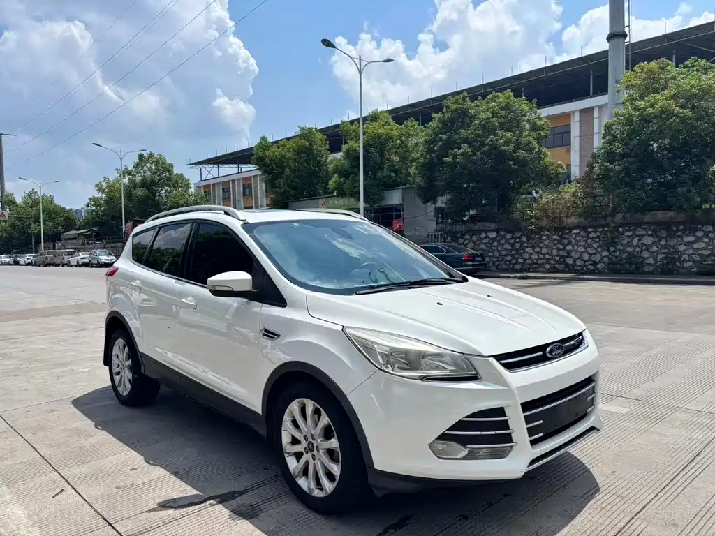 Ford Kuga 2015 — фото 1
