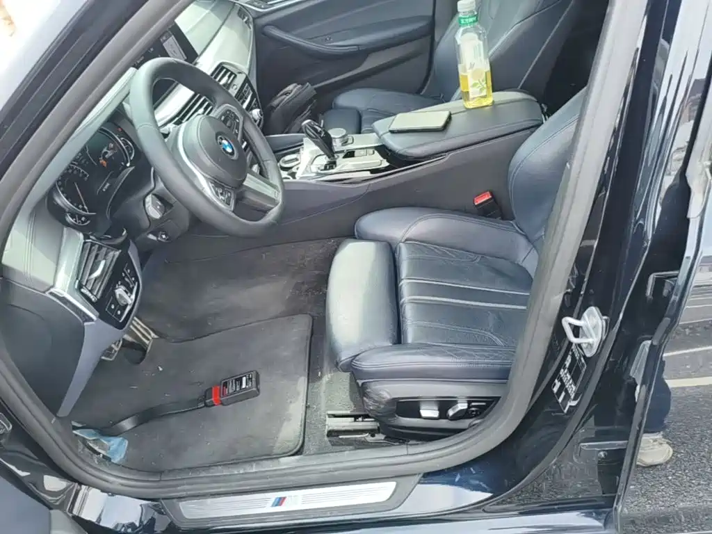 BMW 5 Series 2018 — фото 15