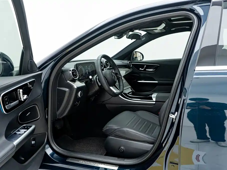 Mercedes-Benz C-Class 2023 — фото 16