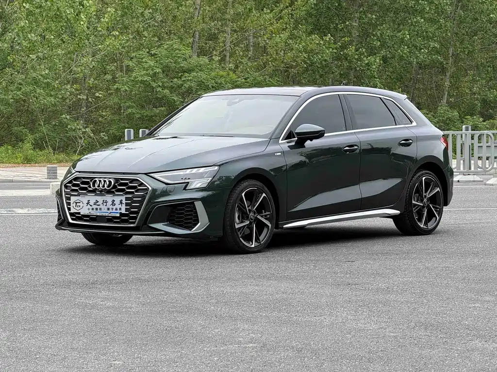 Audi A3 2023 — фото 1