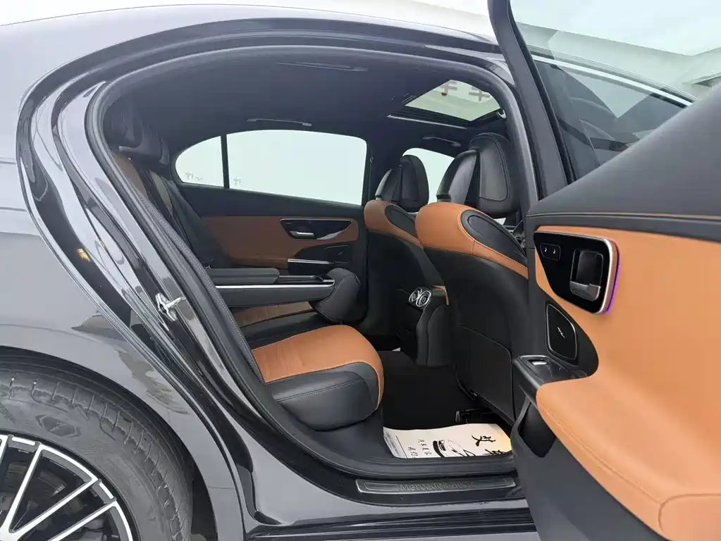 Mercedes-Benz C-Class 2023 — фото 11