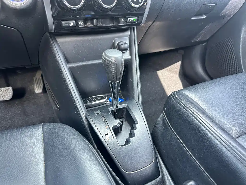 Toyota Yaris L 2020 — фото 19