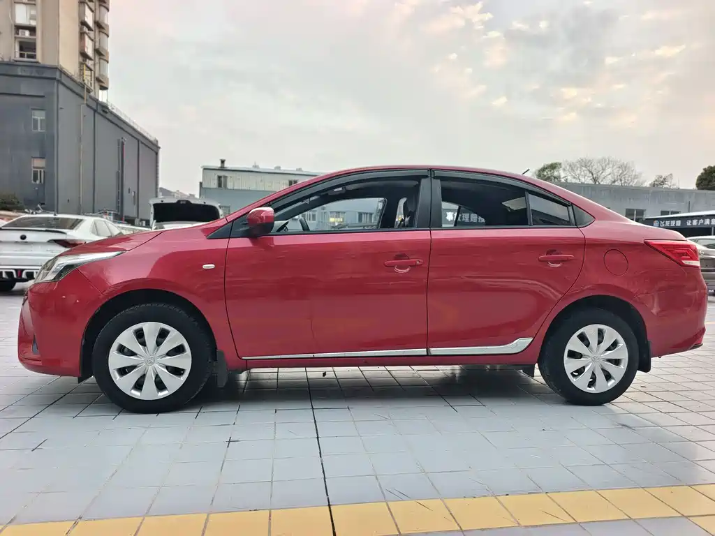 Toyota Yaris L 2021 — фото 5
