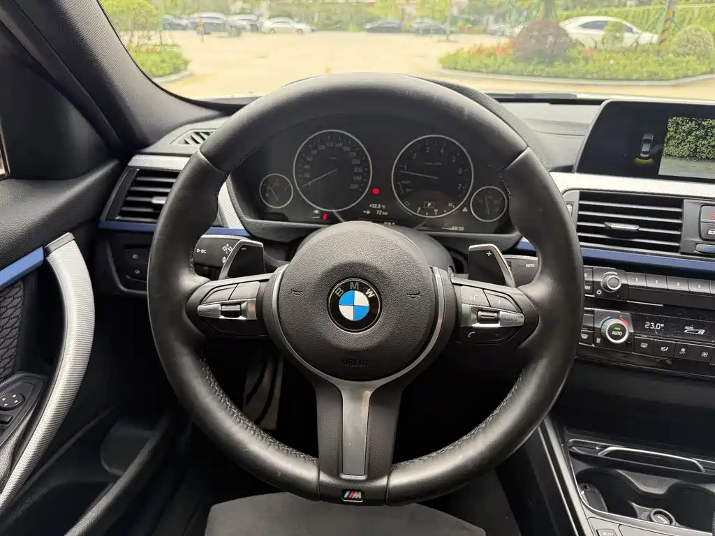 BMW 3 Series 2018 — фото 14