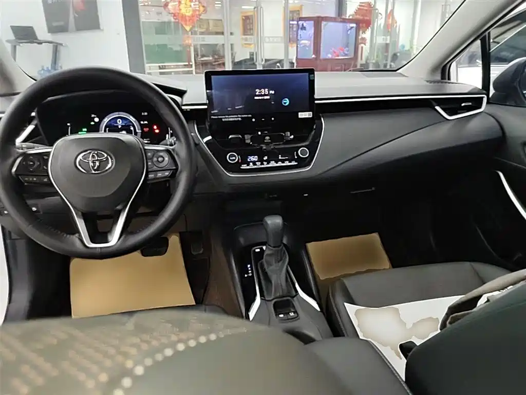 Toyota Corolla 2025 — фото 10