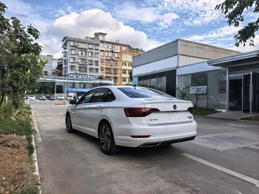 Volkswagen Sagitar 2021