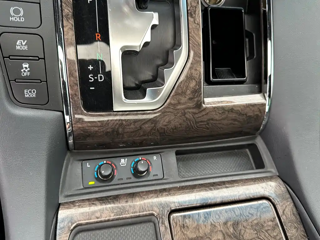 Toyota Alphard 2020 — фото 22
