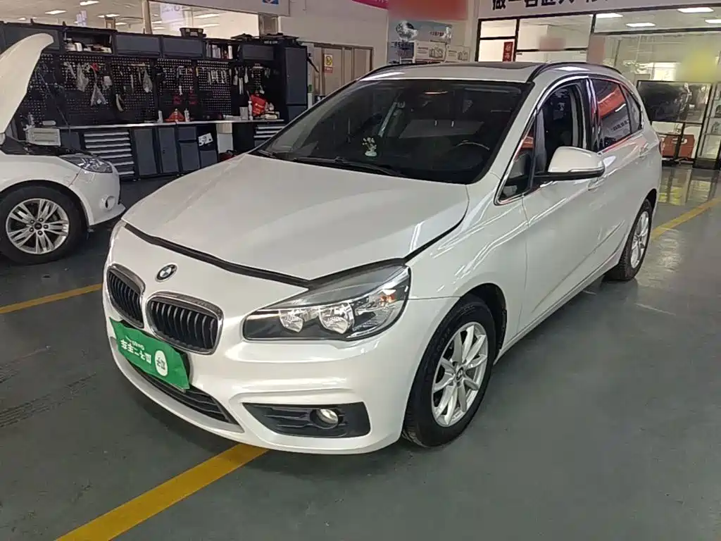 BMW 2 Series Station Wagon 2017 — фото 1